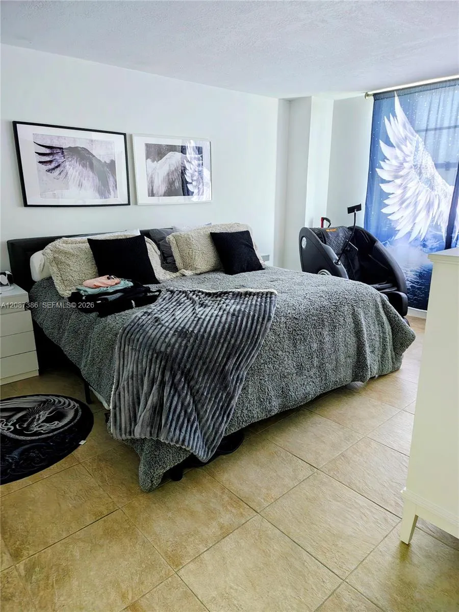 2333 Brickell Ave #2814 Miami, FL 33129