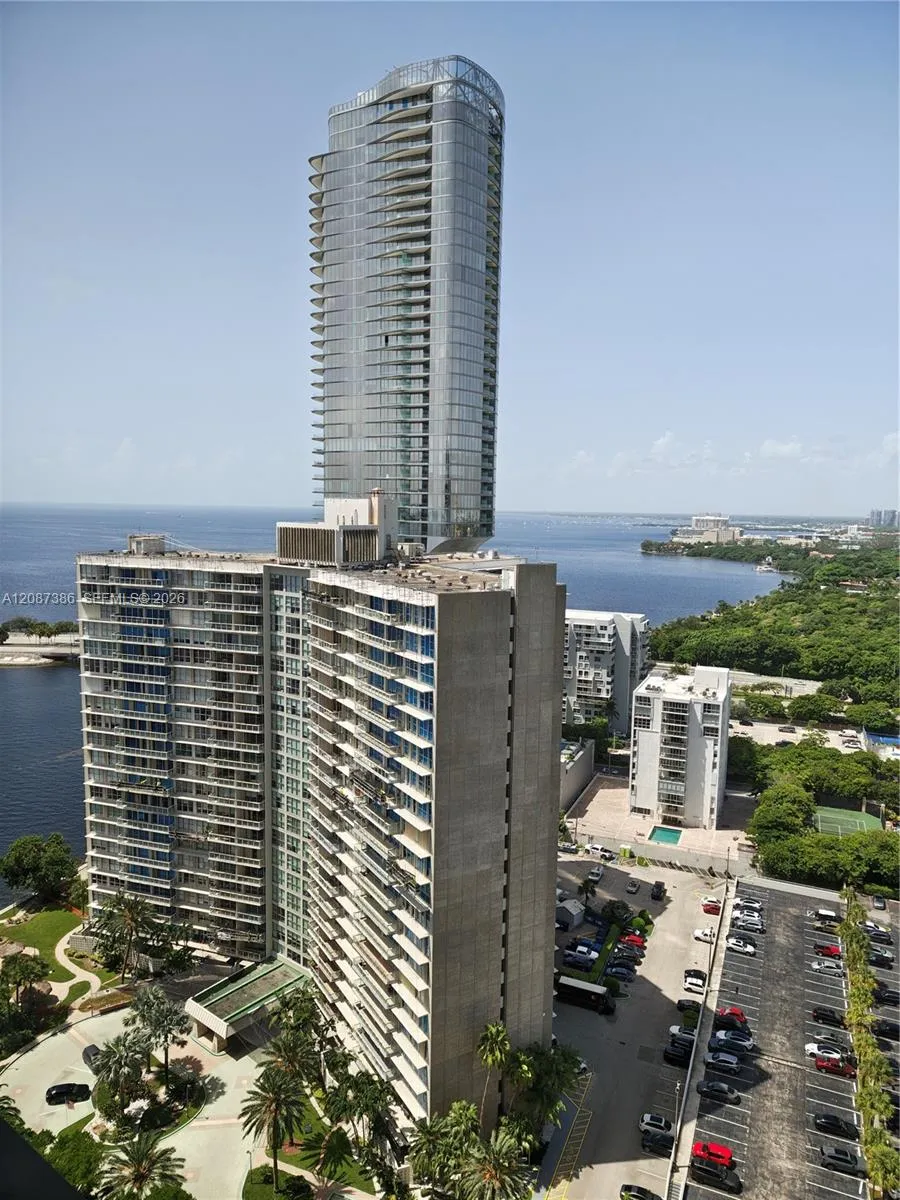 2333 Brickell Ave #2814 Miami, FL 33129
