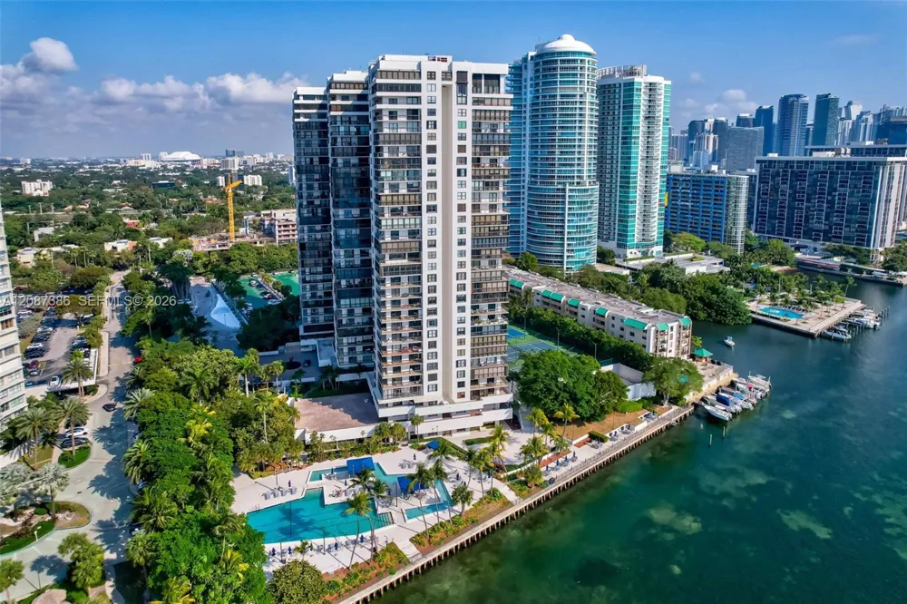 2333 Brickell Ave #2814 Miami, FL 33129