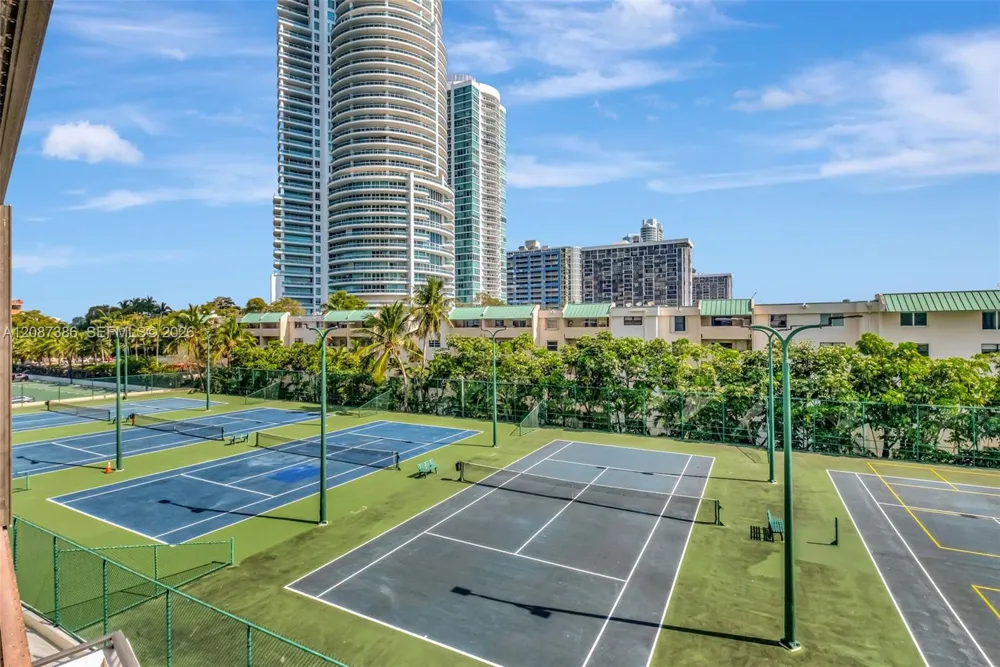 2333 Brickell Ave #2814 Miami, FL 33129