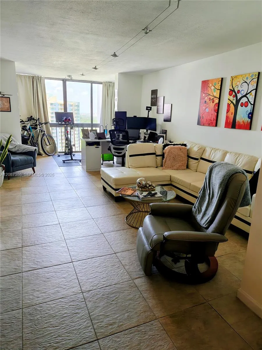 2333 Brickell Ave #2814 Miami, FL 33129