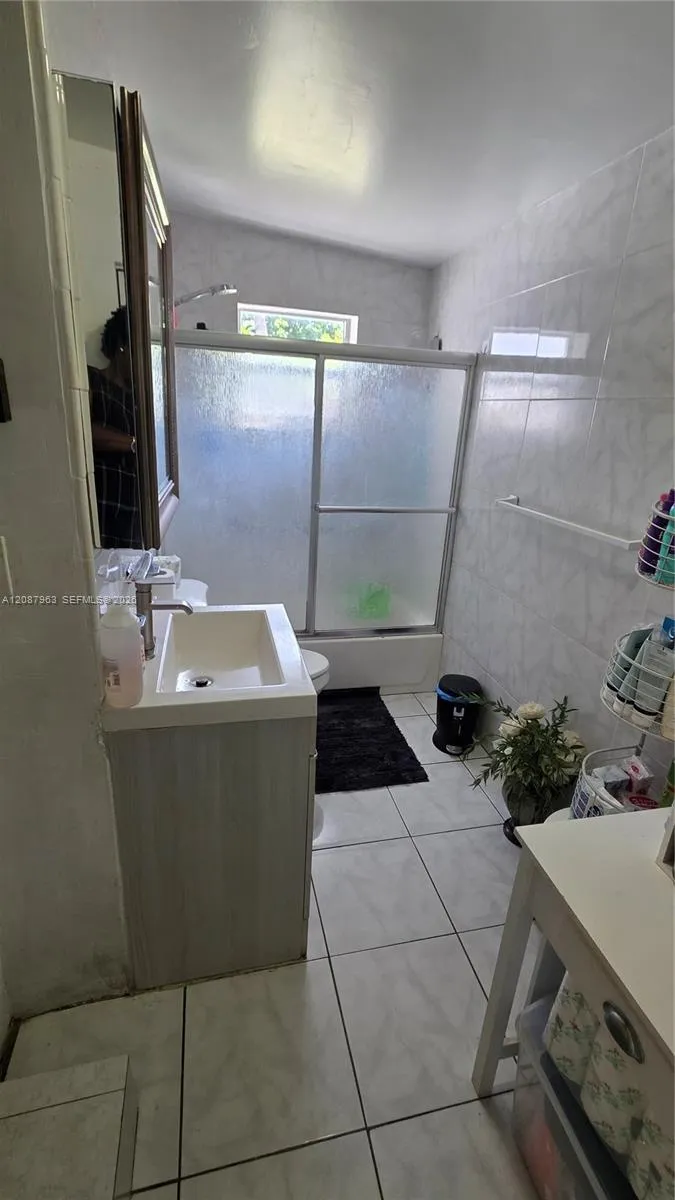 350 NW 188th St Miami Gardens, FL 33169