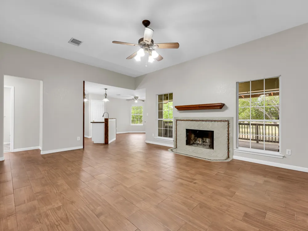 84 Thomas Drive Martindale, TX 78655