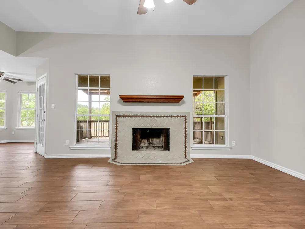 84 Thomas Drive Martindale, TX 78655