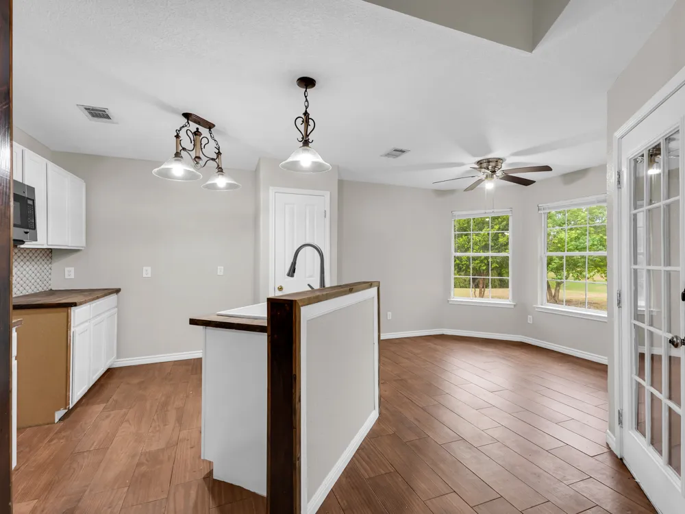 84 Thomas Drive Martindale, TX 78655