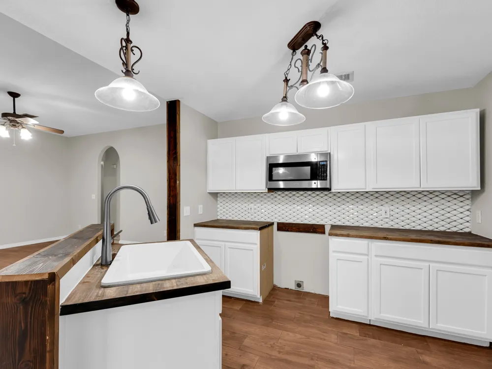 84 Thomas Drive Martindale, TX 78655