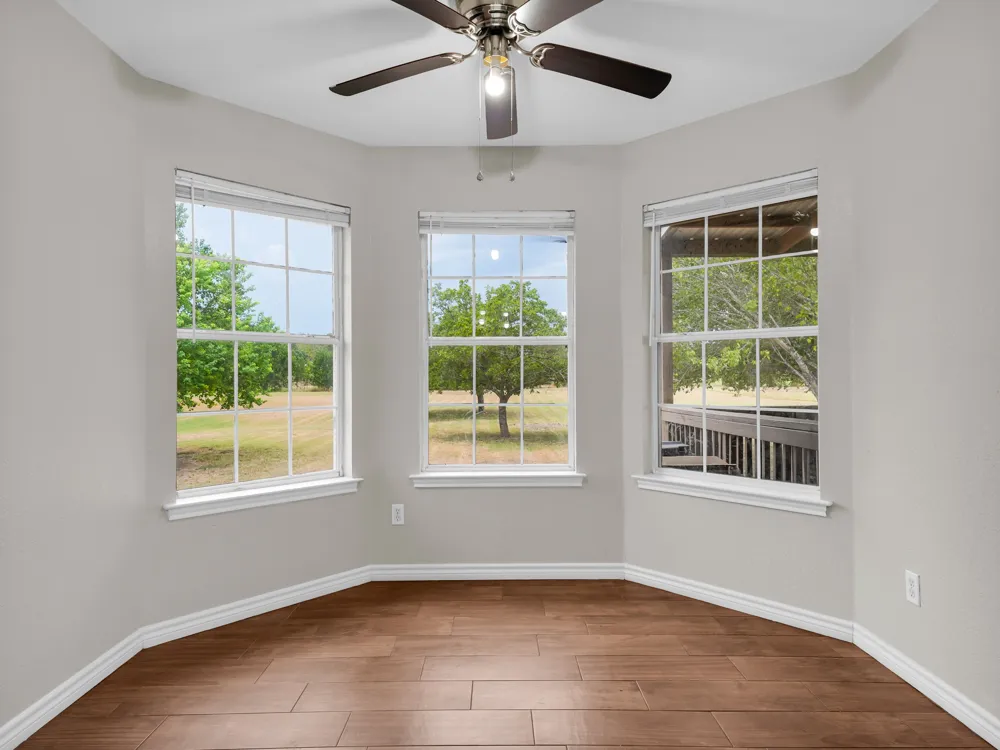 84 Thomas Drive Martindale, TX 78655