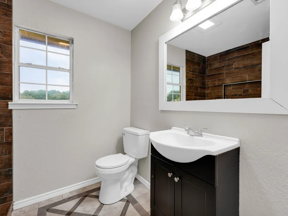 84 Thomas Drive Martindale, TX 78655