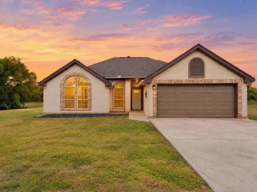 84 Thomas Drive Martindale, TX 78655
