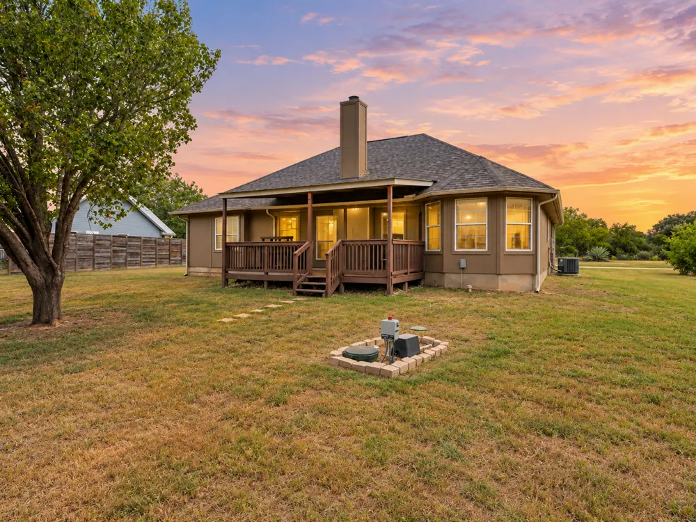 84 Thomas Drive Martindale, TX 78655