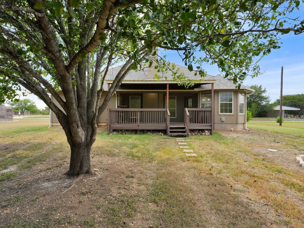 84 Thomas Drive Martindale, TX 78655