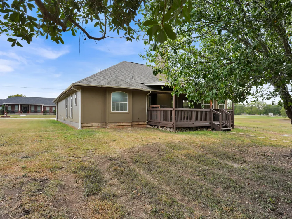84 Thomas Drive Martindale, TX 78655