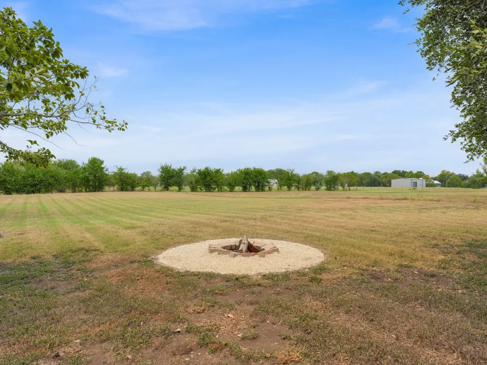 84 Thomas Drive Martindale, TX 78655