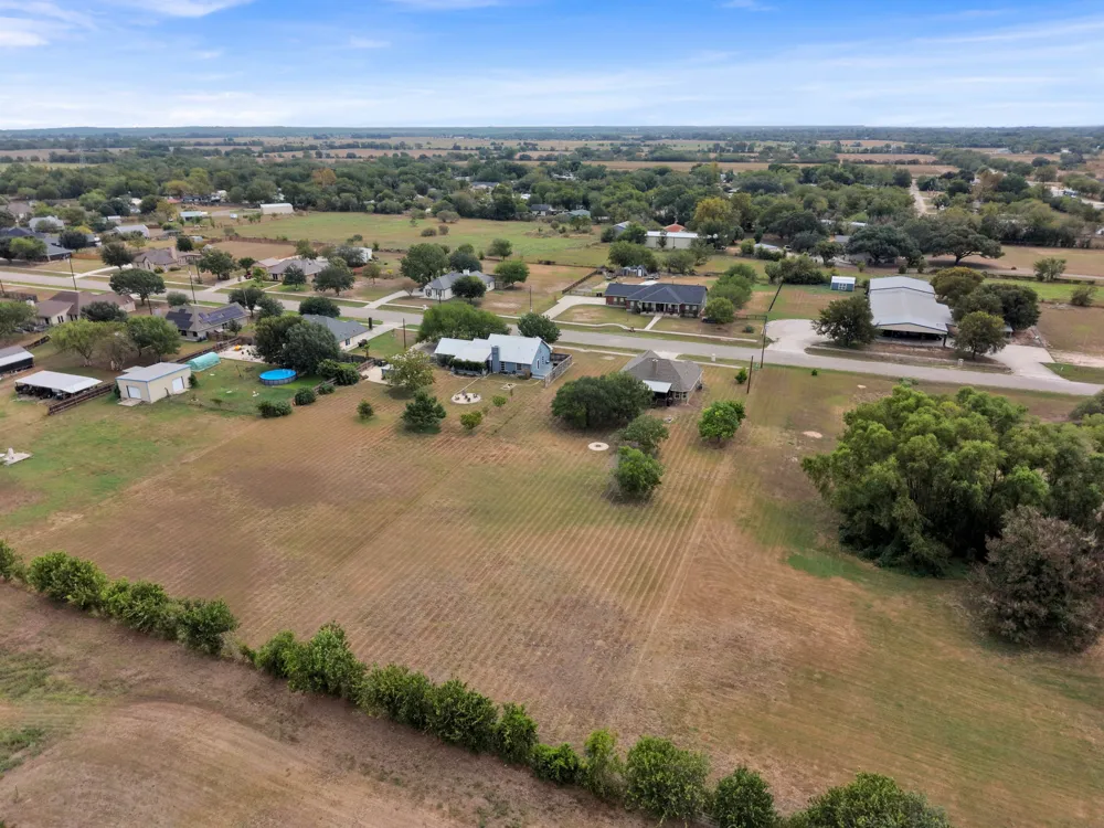 84 Thomas Drive Martindale, TX 78655