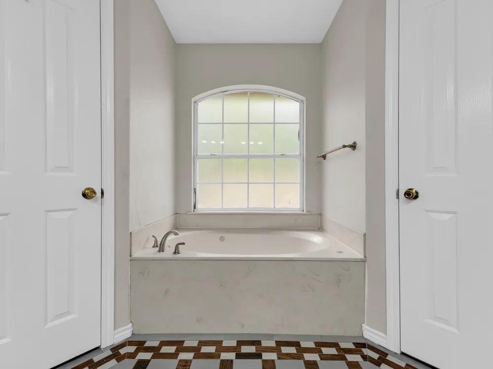 84 Thomas Drive Martindale, TX 78655