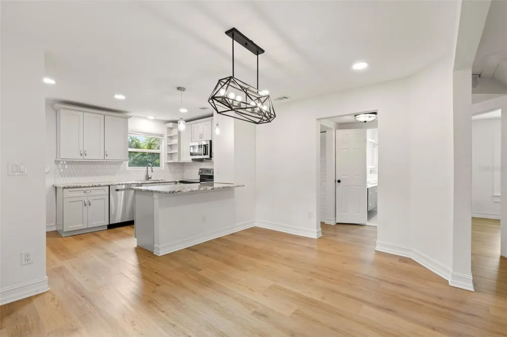 2010 DARTMOUTH AVENUE St Petersburg, FL 33713