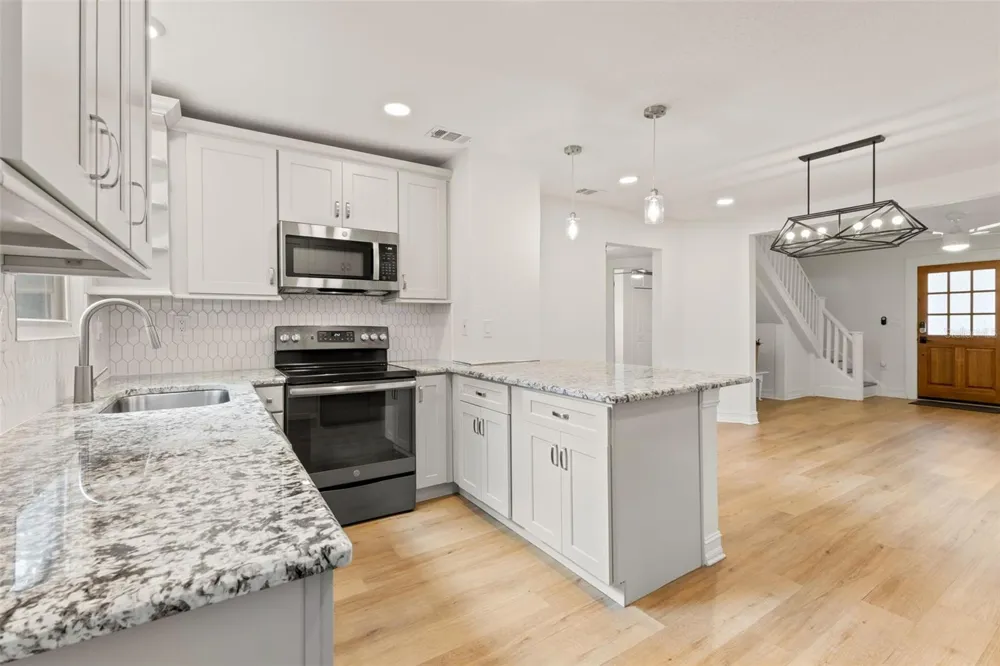 2010 DARTMOUTH AVENUE St Petersburg, FL 33713