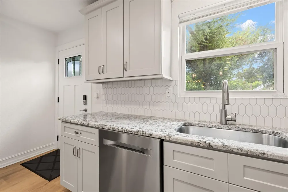 2010 DARTMOUTH AVENUE St Petersburg, FL 33713