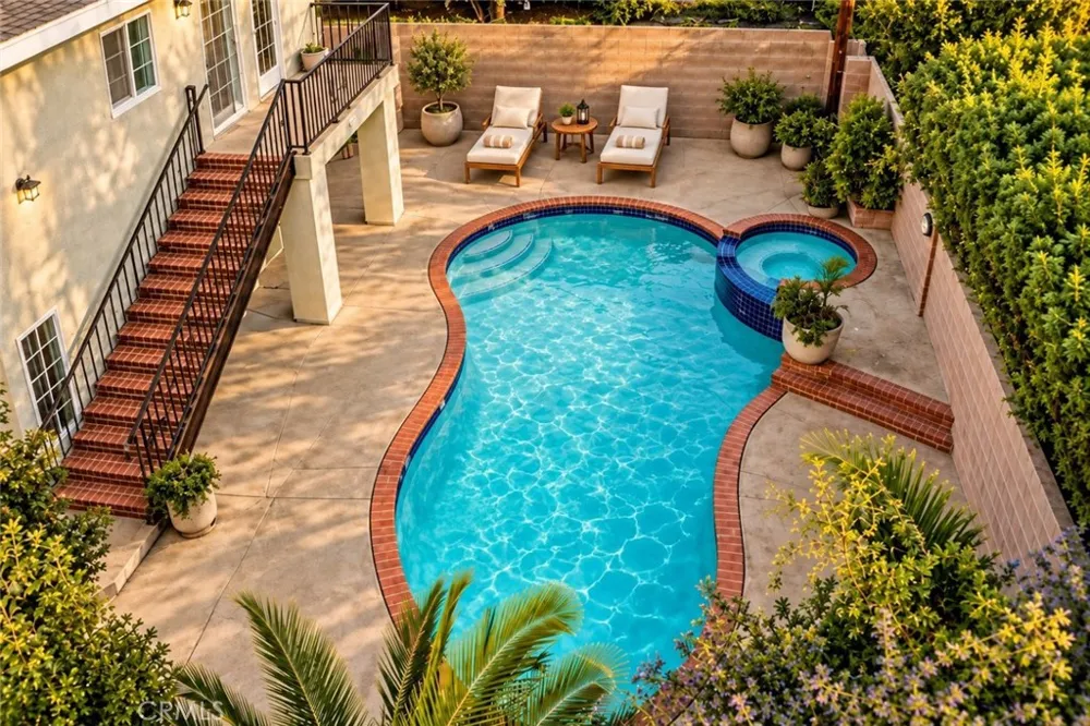 11138 Collett Granada Hills, CA 91344