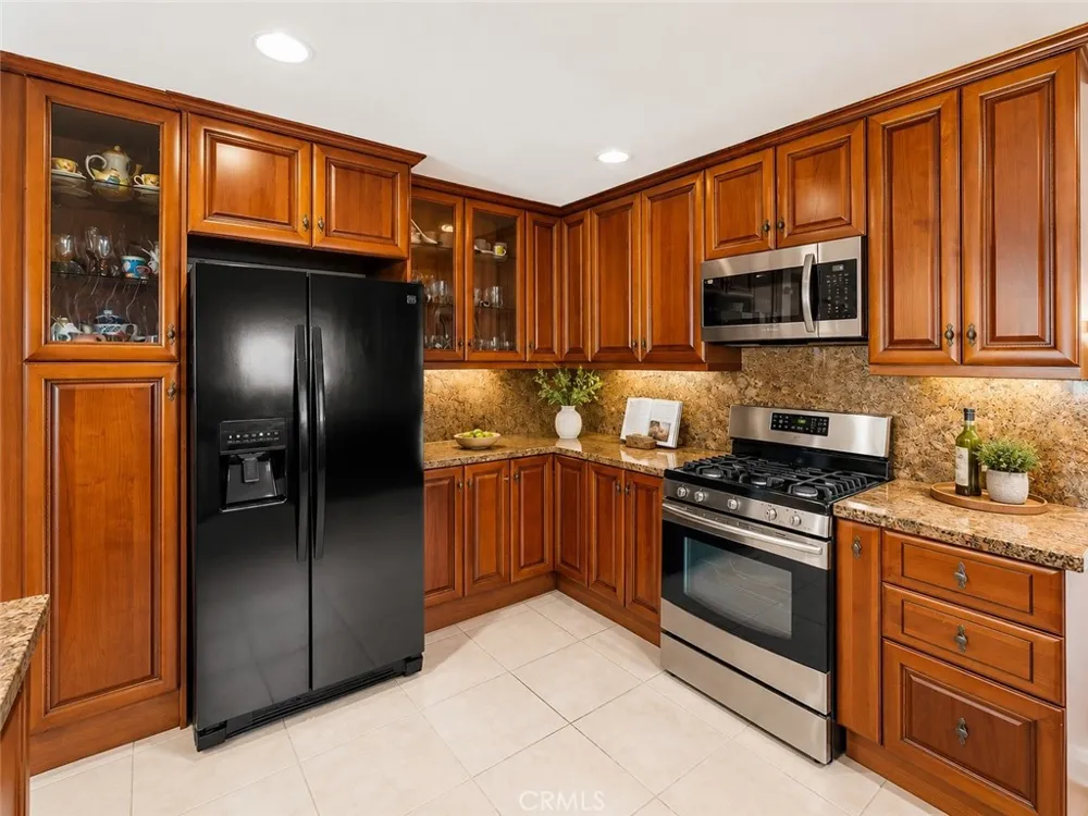 11138 Collett Granada Hills, CA 91344