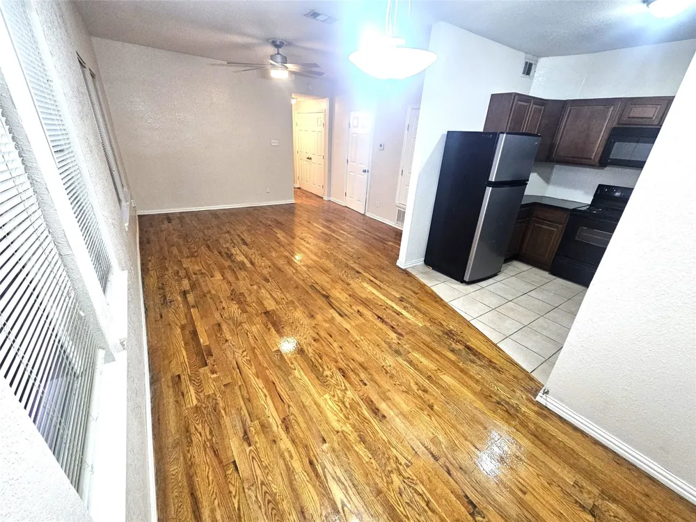 1921 W 10th Street Dallas, TX 75208