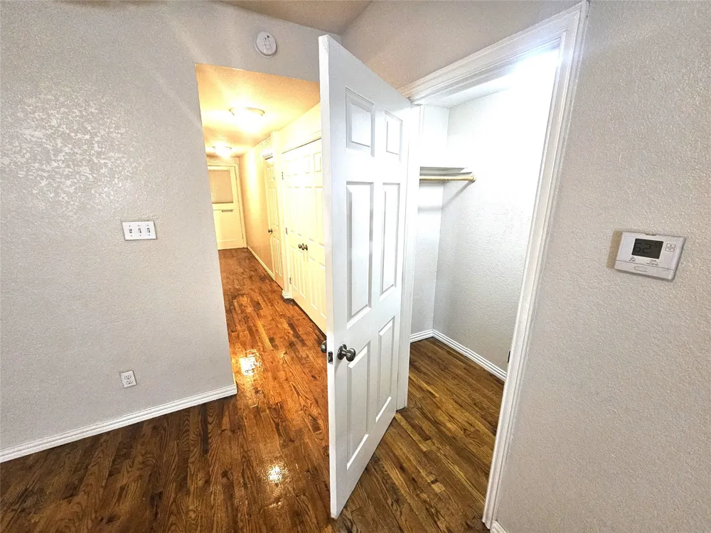 1921 W 10th Street Dallas, TX 75208