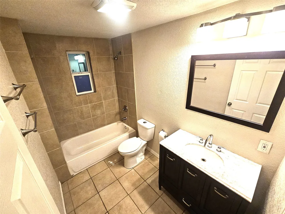 1921 W 10th Street Dallas, TX 75208