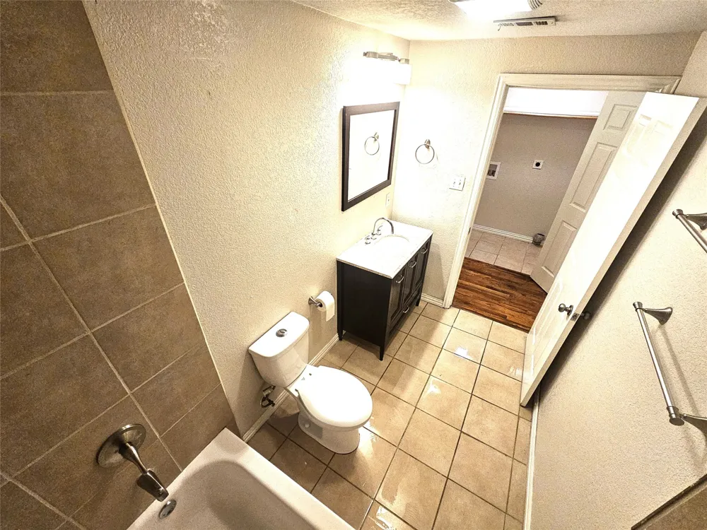 1921 W 10th Street Dallas, TX 75208