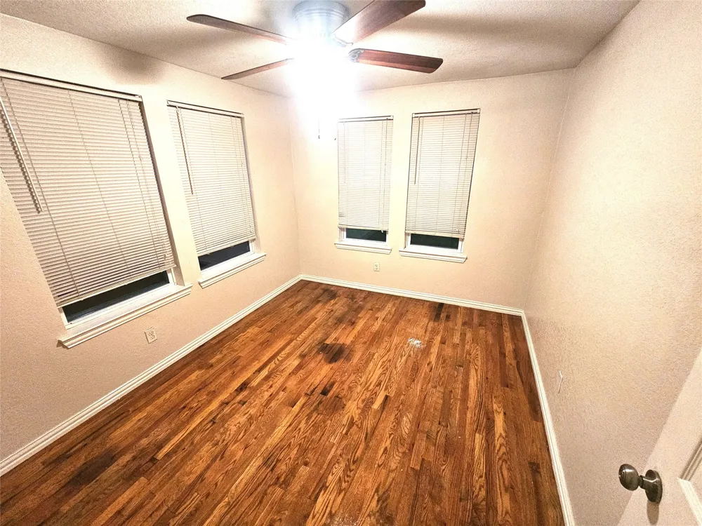 1921 W 10th Street Dallas, TX 75208