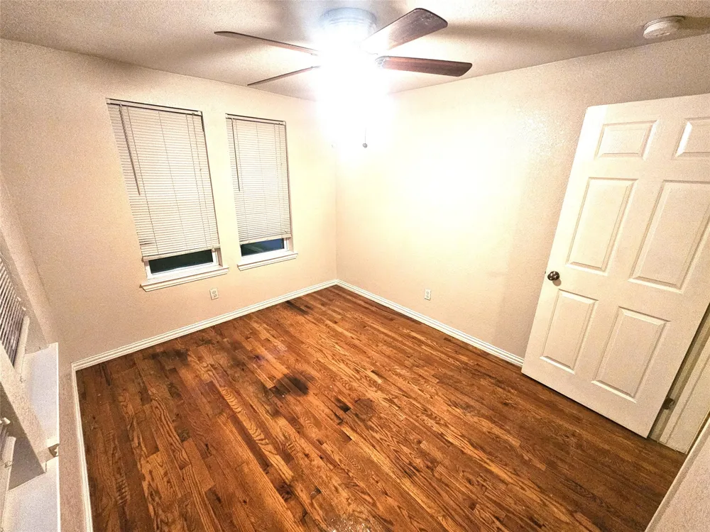 1921 W 10th Street Dallas, TX 75208
