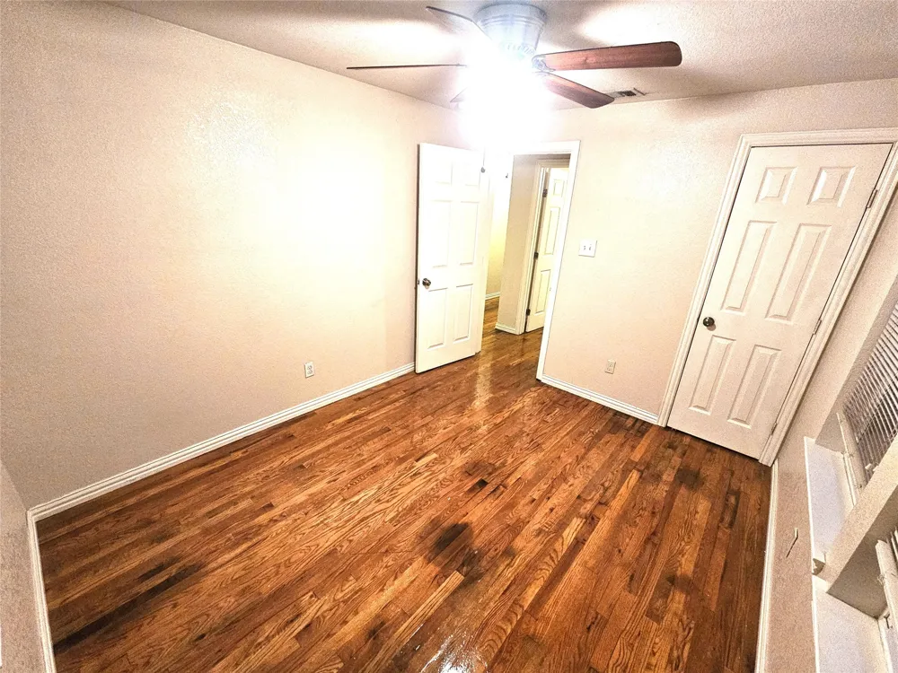 1921 W 10th Street Dallas, TX 75208
