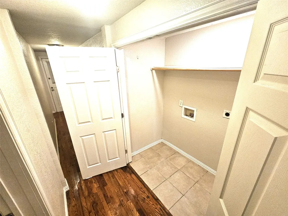 1921 W 10th Street Dallas, TX 75208