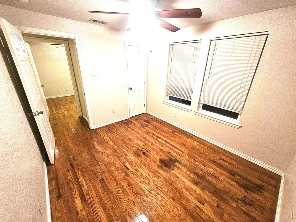 1921 W 10th Street Dallas, TX 75208