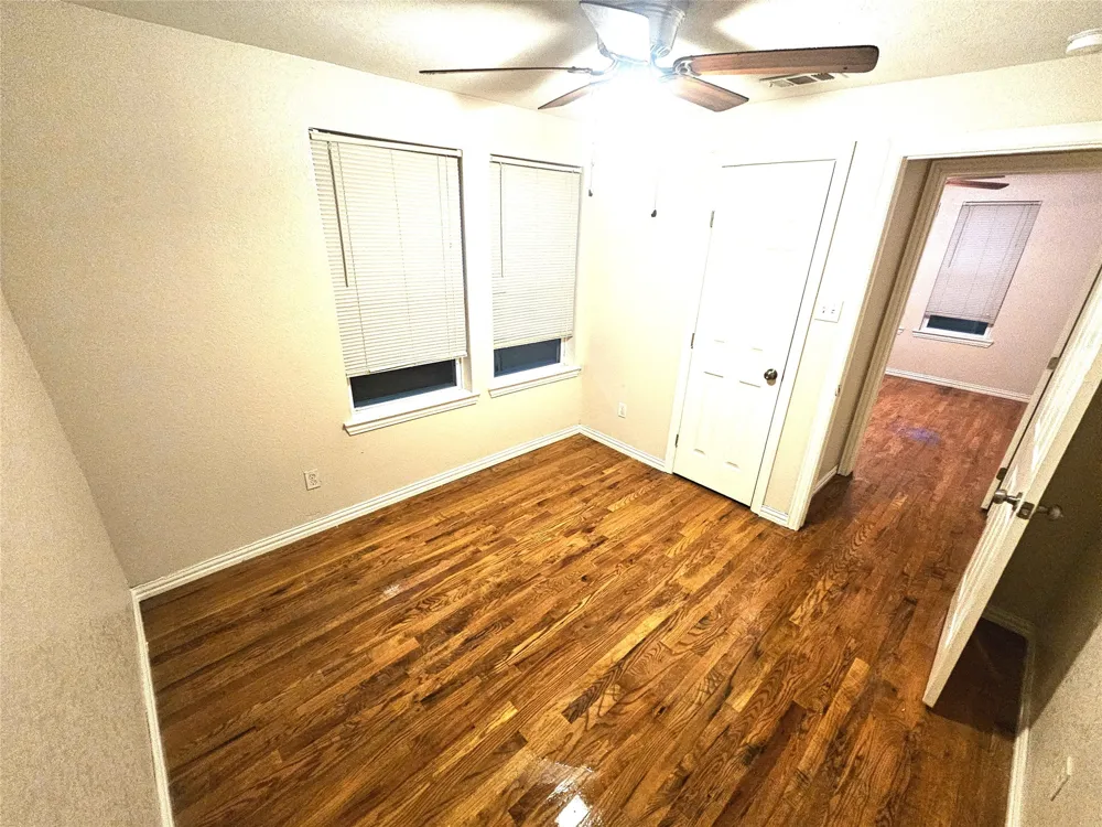 1921 W 10th Street Dallas, TX 75208