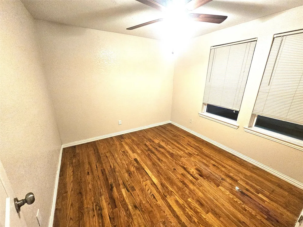 1921 W 10th Street Dallas, TX 75208