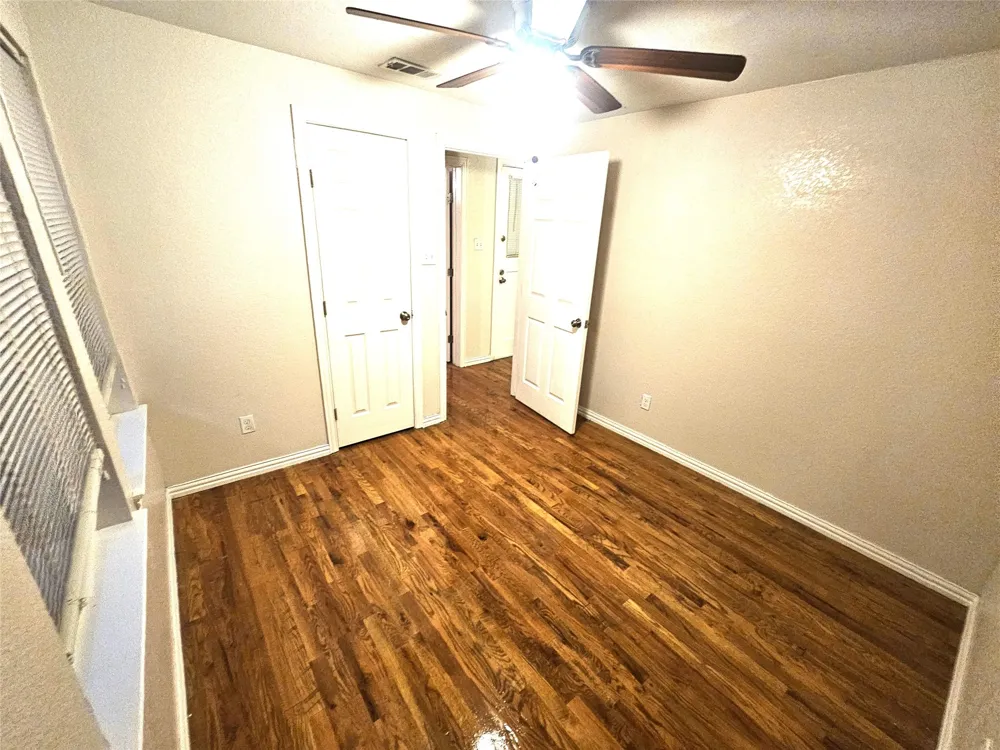 1921 W 10th Street Dallas, TX 75208