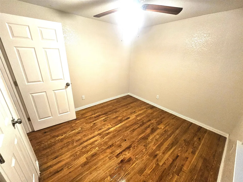 1921 W 10th Street Dallas, TX 75208
