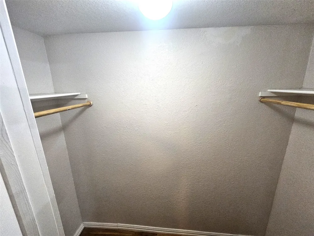 1921 W 10th Street Dallas, TX 75208