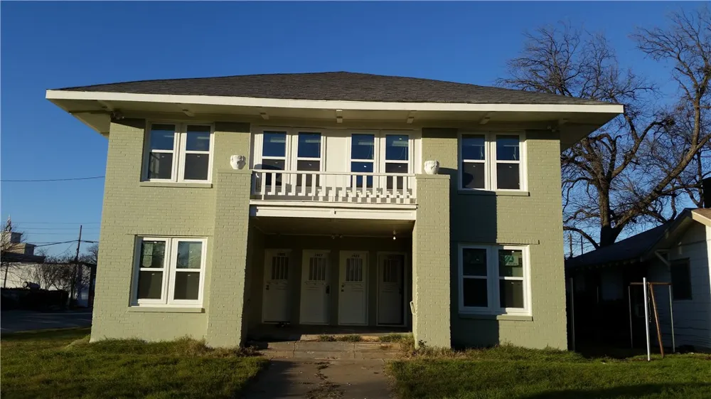 1921 W 10th Street Dallas, TX 75208