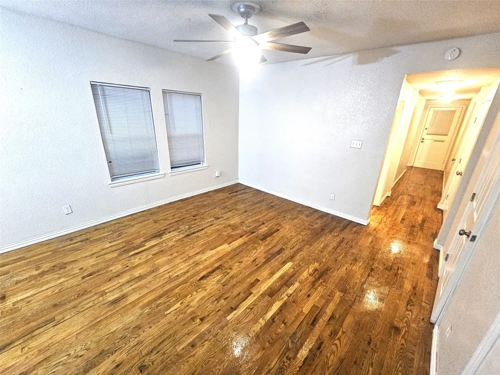 1921 W 10th Street Dallas, TX 75208