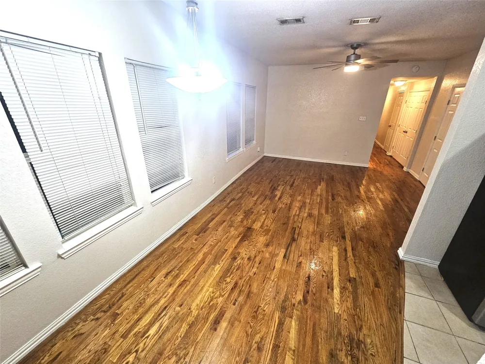 1921 W 10th Street Dallas, TX 75208