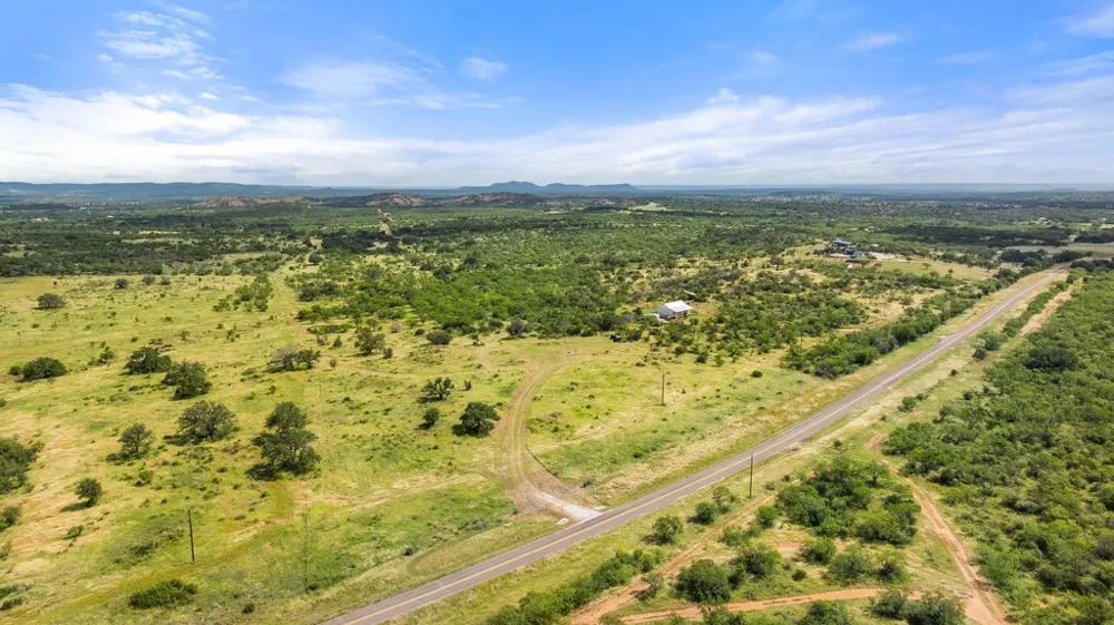 6878 Ranch Road 3347 Round Mountain, TX 78663