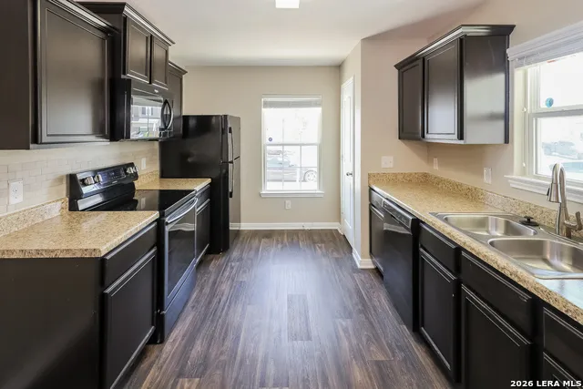 12242 Commander San Antonio, TX 78252