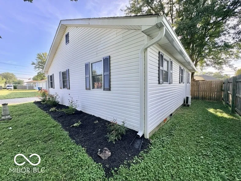 5717 Clover Maple Drive Fairland, IN 46126
