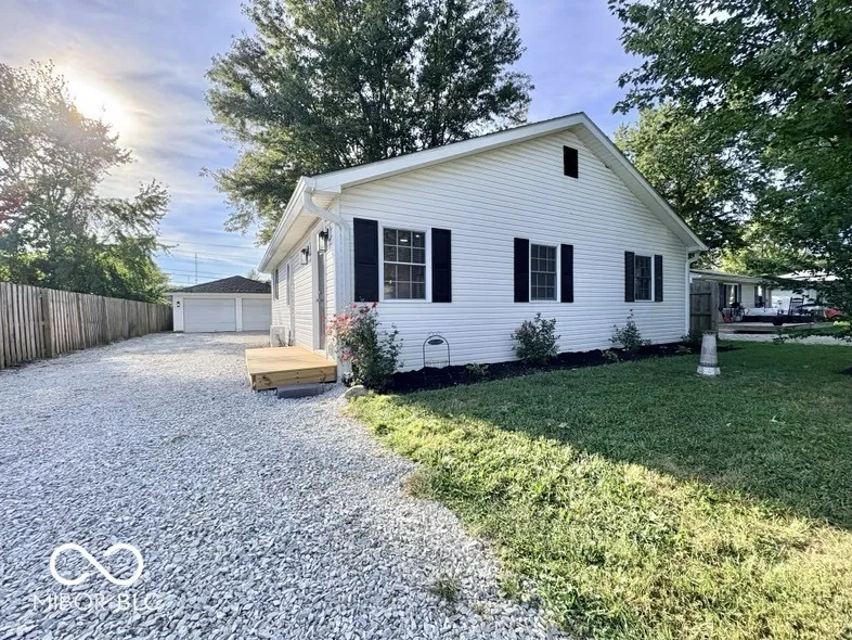 5717 Clover Maple Drive Fairland, IN 46126