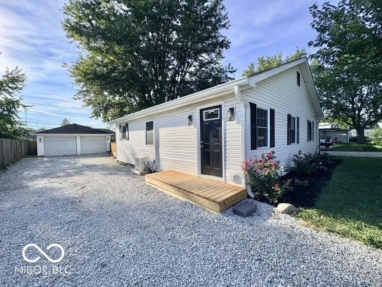 5717 Clover Maple Drive Fairland, IN 46126