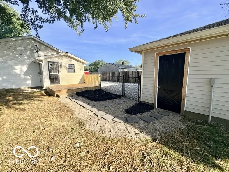 5717 Clover Maple Drive Fairland, IN 46126
