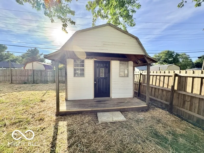 5717 Clover Maple Drive Fairland, IN 46126