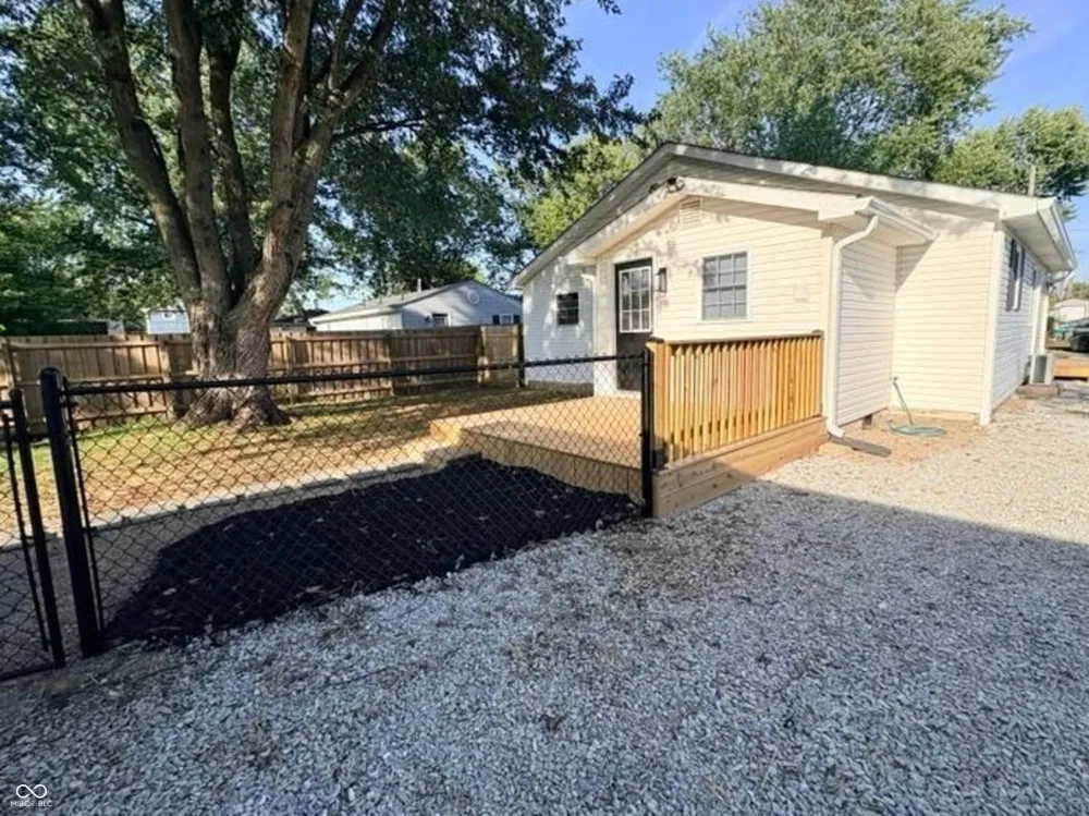 5717 Clover Maple Drive Fairland, IN 46126
