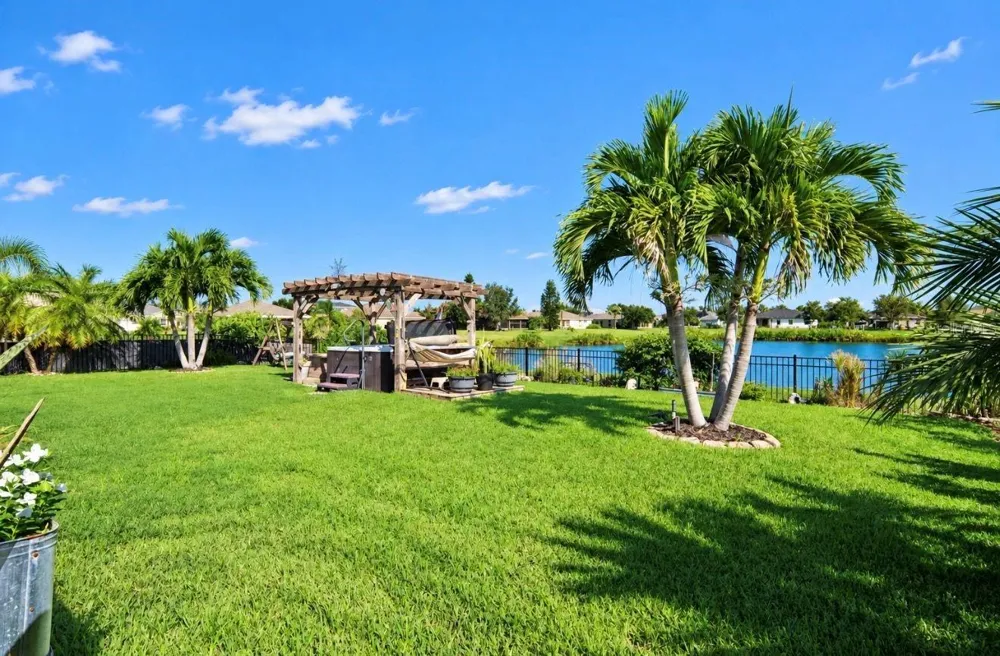 337 STAR SHELL DRIVE Apollo Beach, FL 33572